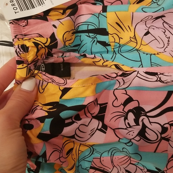 Torrid Mickey And Friends Retro Off Shoulder Short Sleeve Shirt Top, size 3 - Picture 6 of 13